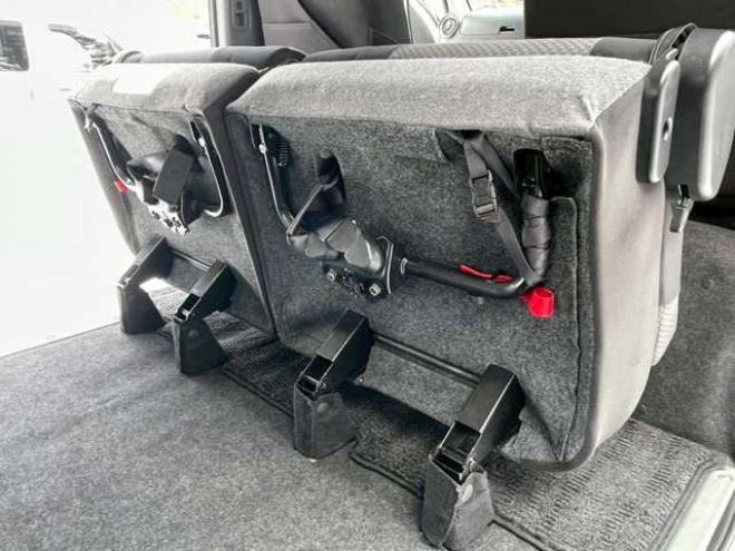 キャラバンNV350 2.5 プレミアムGX ロングボディ ディーゼルターボ 4WD　ベッドキット　スマートキー　キーレスエントリー　パワステ　パワーウィンドウ　ABS　ETC　エアコン　盗難防止装置　両側スライドドア 2500