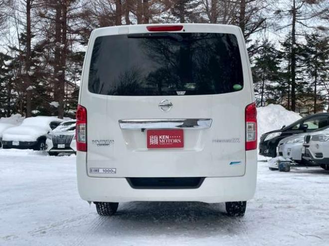 キャラバンNV350 2.5 プレミアムGX ロングボディ ディーゼルターボ 4WD　ベッドキット　スマートキー　キーレスエントリー　パワステ　パワーウィンドウ　ABS　ETC　エアコン　盗難防止装置　両側スライドドア 2500