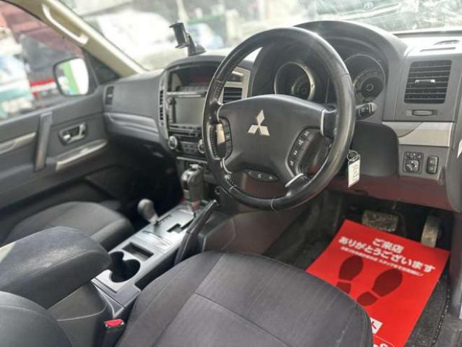 パジェロ3.2 ロング エクシード ディーゼルターボ 4WD　クルーズコントロール　パワステ　パワーウィンドウ　ABS　純正ナビ　バックカメラ　横滑り防止装置　盗難防止装置　純正アルミホイール 3200