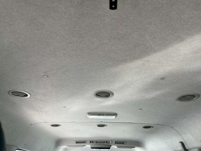 ハイエース2.7 GL ロング ミドルルーフ 4WD　10人乗り　パワステ　パワーウィンドウ　エアコン　社外ナビ　後席モニター　キーレスエントリー　片側スライドドア　盗難防止装置　フロントモデリスタ 2700