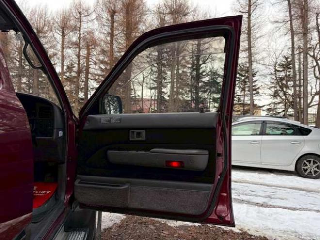 ハイラックスサーフ3.0 SSR-G ワイドボデー ディーゼルターボ 4WD　レカロシート　社外ハンドル　社外ナビ　地デジ　ETC　2バッテリー　バンパーガード　パワステ　パワーウィンドウ　純正アルミホイール　クルーズコントロール　寒冷地仕様 3000