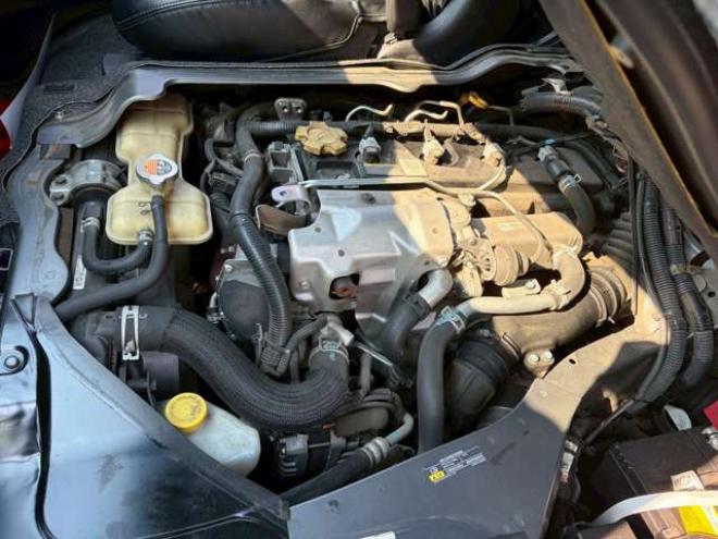 キャラバンNV350 2.5 プレミアムGX ロングボディ ディーゼルターボ 4WD　ヒッチメンバー　エンジンスターター　パワステ　パワーウィンドウ　純正ナビ　バックカメラ　ETC　社外アルミホイール　ABS　キーレスエントリー　ドライブレコーダー 2500