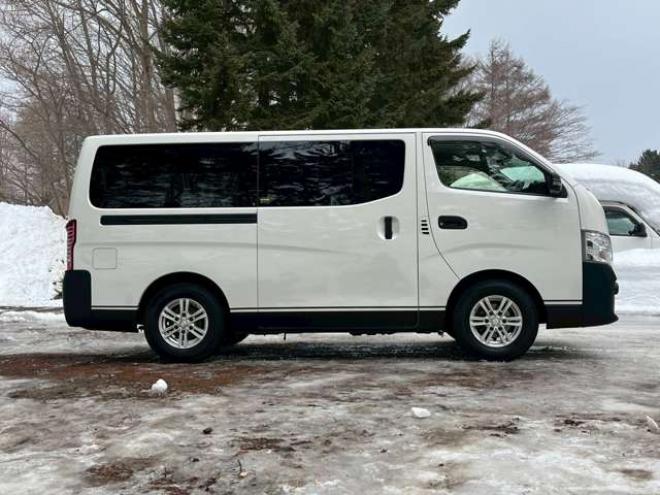 キャラバンNV350 2.5 プレミアムGX ロングボディ ディーゼルターボ 4WD　エンジンスターター　社外11インチナビ　バックカメラ　ETC　ワンオーナー　左側電動スライドドア　社外アルミ　パワーウィンドウ　パワステ　後席モニター　ABS　キーレスエントリー　衝突被害軽減ブレーキ 2500