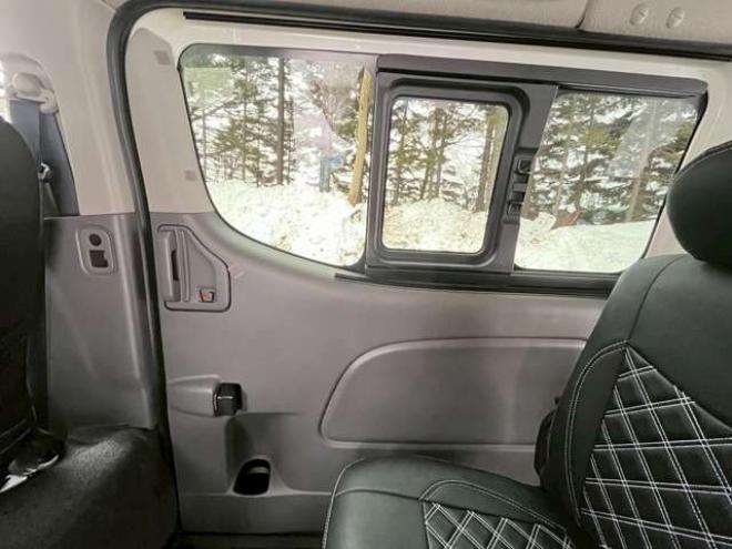 キャラバンNV350 2.5 プレミアムGX ロングボディ ディーゼルターボ 4WD　エンジンスターター　社外11インチナビ　バックカメラ　ETC　ワンオーナー　左側電動スライドドア　社外アルミ　パワーウィンドウ　パワステ　後席モニター　ABS　キーレスエントリー　衝突被害軽減ブレーキ 2500