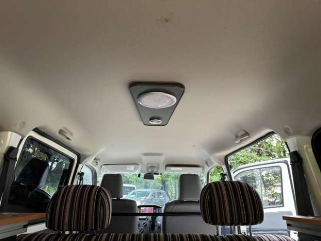 タウンエースバン1.5 GL 4WD　アルトピアーノ　ベージュツートン全塗装済　ベッドキット　セカンドバッテリー　ETC　フルセグTVナビ　バックカメラ　アイドリングストップ　ABS　レーンキープアシスト　盗難防止装置　パワステ　パワーウィンドウ 1500