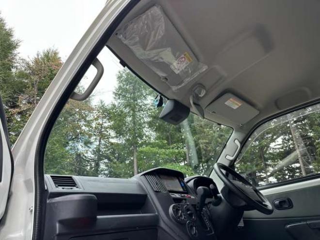 タウンエースバン1.5 GL 4WD　アルトピアーノ　ベージュツートン全塗装済　ベッドキット　セカンドバッテリー　ETC　フルセグTVナビ　バックカメラ　アイドリングストップ　ABS　レーンキープアシスト　盗難防止装置　パワステ　パワーウィンドウ 1500