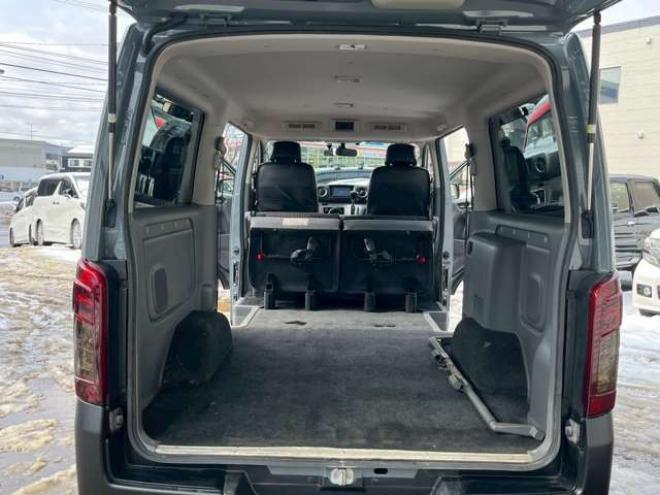 キャラバンNV350 2.5 プレミアムGX ロングボディ ディーゼルターボ 4WD　ABS　衝突軽減ブレーキ　横滑防止装置　盗難防止装置　エアコン　パワステ　パワーウィンドウ　キーレス　片側スライドドア　フォグランプ　ETC　エアバッグ　オリジナル全塗装アンビルグレー　フロントグリル 2500