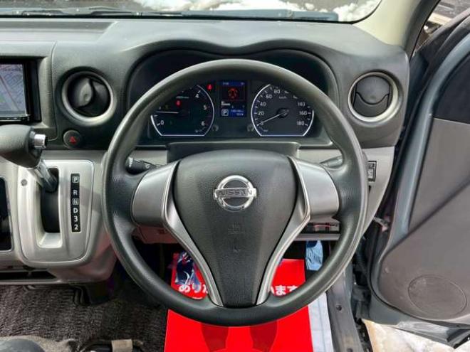キャラバンNV350 2.5 プレミアムGX ロングボディ ディーゼルターボ 4WD　ABS　衝突軽減ブレーキ　横滑防止装置　盗難防止装置　エアコン　パワステ　パワーウィンドウ　キーレス　片側スライドドア　フォグランプ　ETC　エアバッグ　オリジナル全塗装アンビルグレー　フロントグリル 2500