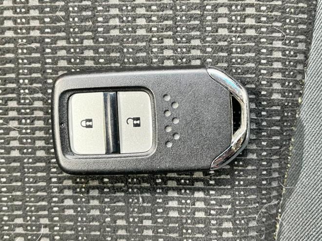 フィット13G Fパッケージ 4WD 5年保証 スマキー ナビ ETC 自社認証工場 車検整備2年付 修復歴無 寒冷地仕様 禁煙