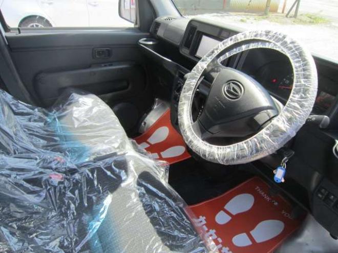 ハイゼットカーゴ デラックス SAIII ハイルーフ 4WD　道外仕入れ 後期型1オーナー  レーンキープアシスト　横滑り防止装置　衝突被害軽減ブレーキ　障害物センサー　ナビ&フルセグTV+Bカメラ キーレス  ドアバイザー Pガラス 記録簿 1年保証付 660