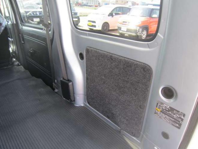 ハイゼットカーゴ デラックス SAIII ハイルーフ 4WD　道外仕入れ 後期型1オーナー  レーンキープアシスト　横滑り防止装置　衝突被害軽減ブレーキ　障害物センサー　ナビ&フルセグTV+Bカメラ キーレス  ドアバイザー Pガラス 記録簿 1年保証付 660