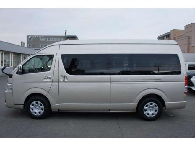 ハイエース2.7 グランドキャビン 4WD　令和8年2月登録　登録済未使用車 走行7キロ　パノラミックビューモニター デジタルインナーミラー　LEDヘッドランプ　LEDフォグランプ　ベージュメタリック　メーカー保証付 登録済未使用車 2700