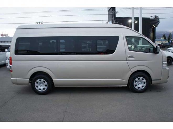 ハイエース2.7 グランドキャビン 4WD　令和8年2月登録　登録済未使用車 走行7キロ　パノラミックビューモニター デジタルインナーミラー　LEDヘッドランプ　LEDフォグランプ　ベージュメタリック　メーカー保証付 登録済未使用車 2700