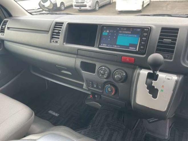 ハイエースコミューター 2.7 DX 4WD　4WD　2ナンバー　社内置き去り防止装置　純正ナビ　ドラレコ　パワースライド　全方位カメラ　寒冷地仕様 2700