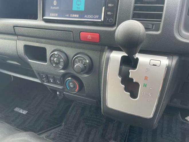 ハイエースコミューター 2.7 DX 4WD　4WD　2ナンバー　社内置き去り防止装置　純正ナビ　ドラレコ　パワースライド　全方位カメラ　寒冷地仕様 2700