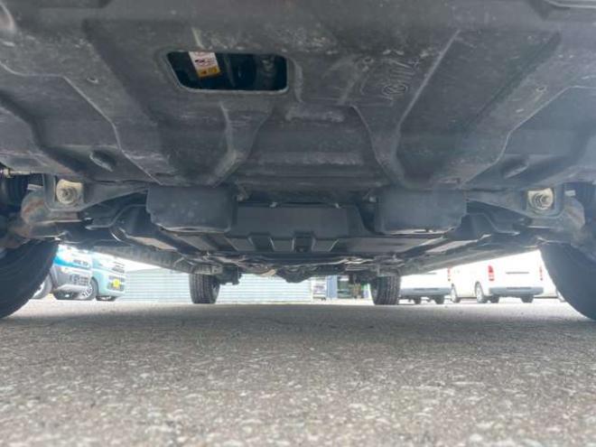 ハイエースコミューター 2.7 DX 4WD　4WD　2ナンバー　社内置き去り防止装置　純正ナビ　ドラレコ　パワースライド　全方位カメラ　寒冷地仕様 2700