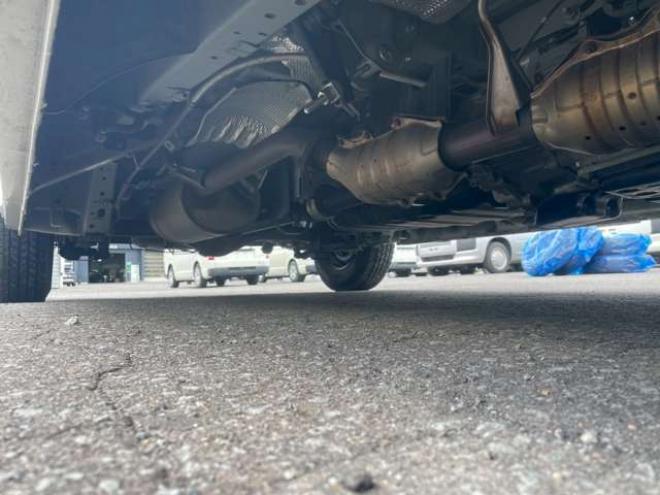 ハイエースコミューター 2.7 DX 4WD　4WD　2ナンバー　社内置き去り防止装置　純正ナビ　ドラレコ　パワースライド　全方位カメラ　寒冷地仕様 2700
