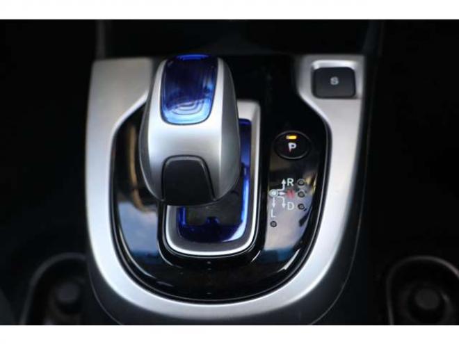 フィット1.5 ハイブリッド Fパッケージ 4WD　R9/3　バックカメラ　ドラレコ　自社　ローンカノウ 1500