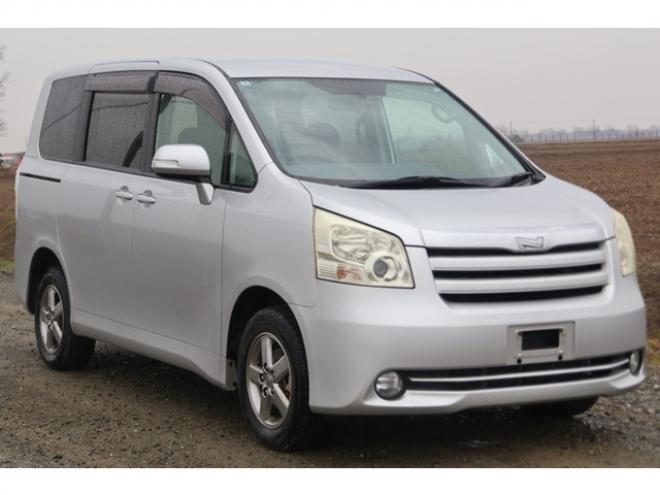 ノア2.0 X 4WD　検二年　バックカメラ　自社　ローンカノウ 2000