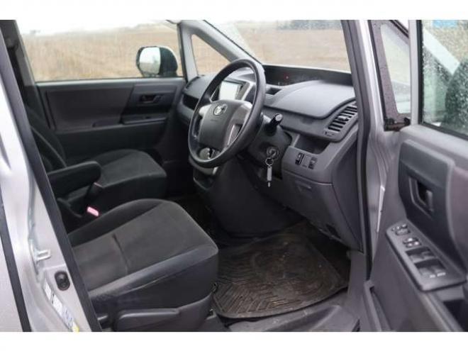 ノア2.0 X 4WD　検二年　バックカメラ　自社　ローンカノウ 2000
