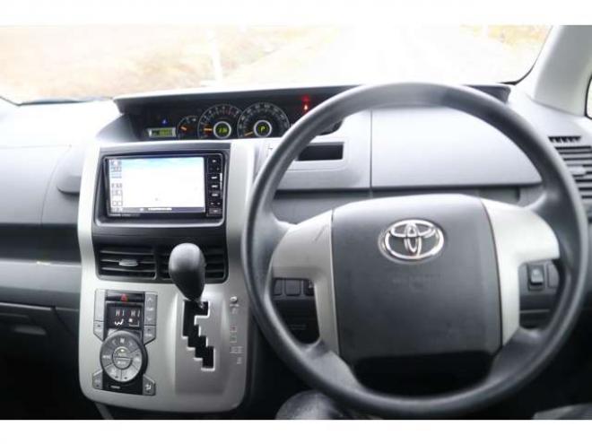 ノア2.0 X 4WD　検二年　バックカメラ　自社　ローンカノウ 2000