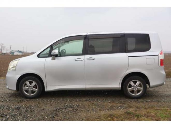 ノア2.0 X 4WD　検二年　バックカメラ　自社　ローンカノウ 2000