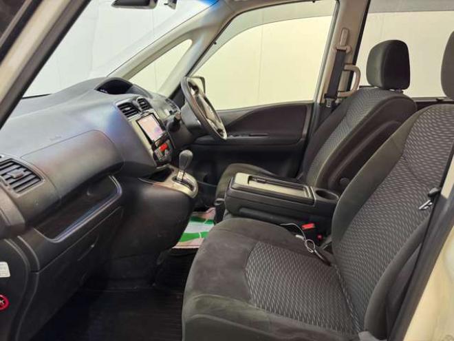セレナ2.0 ハイウェイスター 4WD　ナビ　TV　Bluetooth　Bカメラ　Pスライド　エマージェンシーB 2000