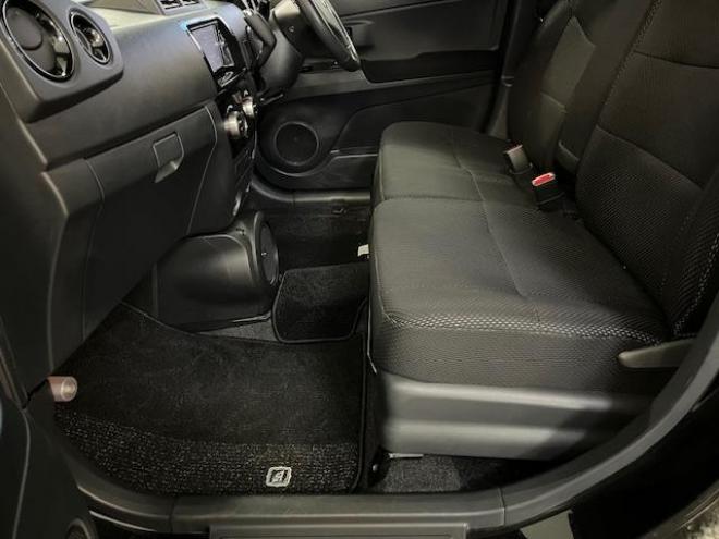bBＺキラメキ　禁煙車　純正１５インチＡＷ＋新品夏タイヤ　社外ＡＷ＋スタッドレスタイヤ付　オーバーヘッドコンソール　ベンチシート　純正ナビ　地デジ　ＤＶＤ再生　Ｂｌｕｅｔｏｏｔｈオーディオ　バックカメラ　ＥＴＣ 4WD 1300 5Dr