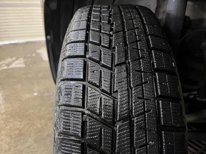 フィット１３Ｇ　Ｌパッケージ　本州仕入　ワンオーナー　寒冷地仕様　禁煙車　社外１５インチＡＷ　スタッドレスタイヤ付　純正ナビ　地デジ　バックカメラ　純正エンジンスターター　フロントガラス熱線　ミラーヒーター　アイドリングストップ 4WD 1300 5Dr