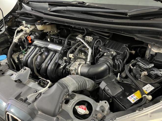 フィット１３Ｇ　Ｌパッケージ　本州仕入　ワンオーナー　寒冷地仕様　禁煙車　社外１５インチＡＷ　スタッドレスタイヤ付　純正ナビ　地デジ　バックカメラ　純正エンジンスターター　フロントガラス熱線　ミラーヒーター　アイドリングストップ 4WD 1300 5Dr