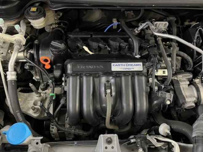 フィット１３Ｇ　Ｌパッケージ　本州仕入　ワンオーナー　寒冷地仕様　禁煙車　社外１５インチＡＷ　スタッドレスタイヤ付　純正ナビ　地デジ　バックカメラ　純正エンジンスターター　フロントガラス熱線　ミラーヒーター　アイドリングストップ 4WD 1300 5Dr