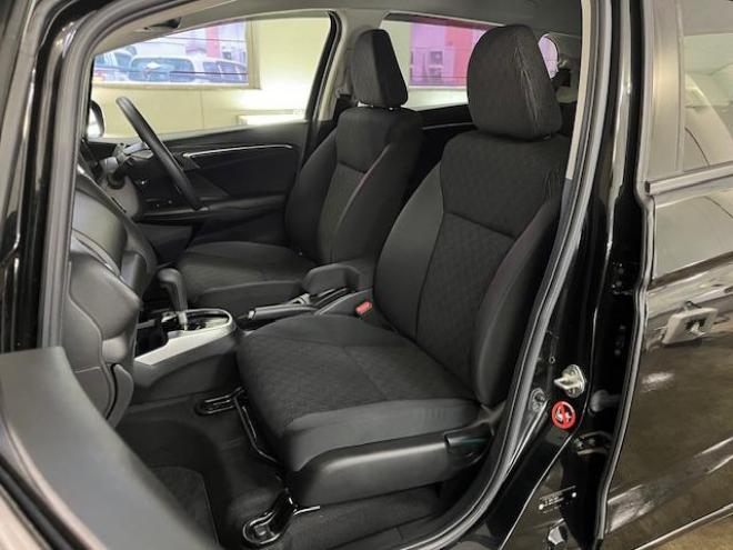 フィット１３Ｇ　Ｌパッケージ　本州仕入　ワンオーナー　寒冷地仕様　禁煙車　社外１５インチＡＷ　スタッドレスタイヤ付　純正ナビ　地デジ　バックカメラ　純正エンジンスターター　フロントガラス熱線　ミラーヒーター　アイドリングストップ 4WD 1300 5Dr