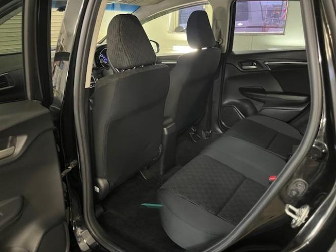 フィット１３Ｇ　Ｌパッケージ　本州仕入　ワンオーナー　寒冷地仕様　禁煙車　社外１５インチＡＷ　スタッドレスタイヤ付　純正ナビ　地デジ　バックカメラ　純正エンジンスターター　フロントガラス熱線　ミラーヒーター　アイドリングストップ 4WD 1300 5Dr