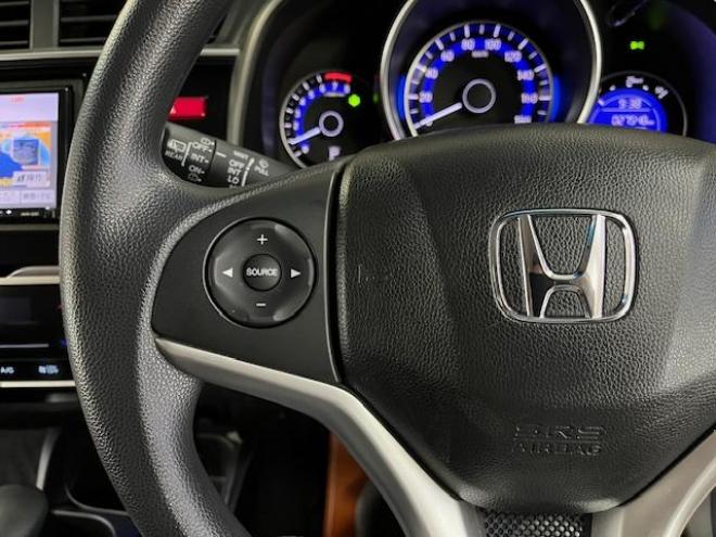 フィット１３Ｇ　Ｌパッケージ　本州仕入　ワンオーナー　寒冷地仕様　禁煙車　社外１５インチＡＷ　スタッドレスタイヤ付　純正ナビ　地デジ　バックカメラ　純正エンジンスターター　フロントガラス熱線　ミラーヒーター　アイドリングストップ 4WD 1300 5Dr