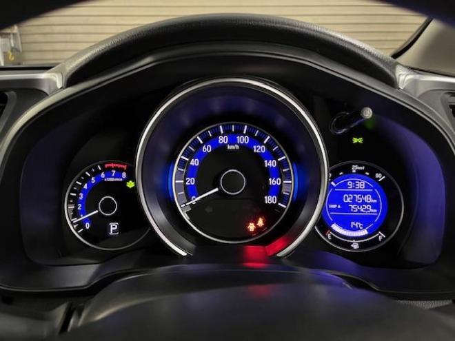 フィット１３Ｇ　Ｌパッケージ　本州仕入　ワンオーナー　寒冷地仕様　禁煙車　社外１５インチＡＷ　スタッドレスタイヤ付　純正ナビ　地デジ　バックカメラ　純正エンジンスターター　フロントガラス熱線　ミラーヒーター　アイドリングストップ 4WD 1300 5Dr