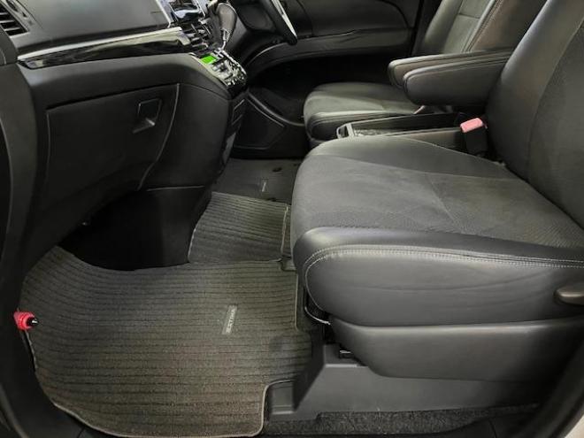 エスティマアエラス　プレミアムエディション　本州仕入　寒冷地仕様　禁煙車　パワーバックドア　両側パワースライドドア　純正ブラックハーフレザーシート　純正１８インチＡＷ　社外１８ＡＷ＋スタッドレスタイヤ付　前後コーナーセンサー　フロントガラス熱線 4WD 2400 5Dr