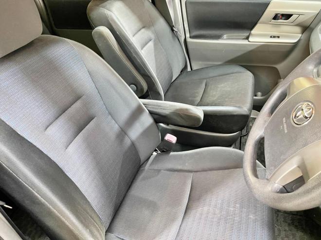 ヴォクシー2.0Z 4WD 5年保証 スマキー パワスラ 自社認証工場 車検整備2年付 寒冷地仕様 禁煙