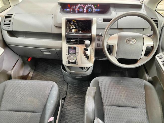 ヴォクシー2.0Z 4WD 5年保証 スマキー パワスラ 自社認証工場 車検整備2年付 寒冷地仕様 禁煙