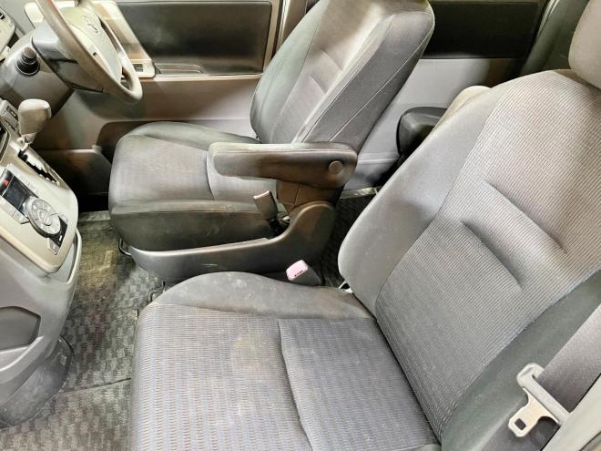 ヴォクシー2.0Z 4WD 5年保証 スマキー パワスラ 自社認証工場 車検整備2年付 寒冷地仕様 禁煙