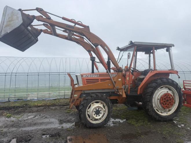 トラクタークボタ M7950DT 79馬力 フロントローダー付き 4WD