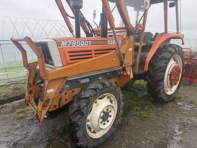 トラクタークボタ M7950DT 79馬力 フロントローダー付き 4WD