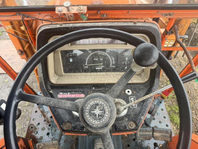 トラクタークボタ M7950DT 79馬力 フロントローダー付き 4WD