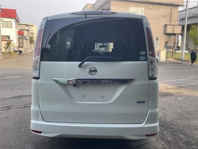 セレナハイウェイスター　４ＷＤ車　ＶＤＣ　アイドリングＳ　キーレスＥ　Ｗエアバック　盗難防止装置　エアバッグ　オートクルーズ　ＰＳ　ＰＷ　衝突安全ボディ　ＡＢＳ　３列シート　フルフラット　ウォークスルー　寒冷地仕様車 4WD 2000 5Dr