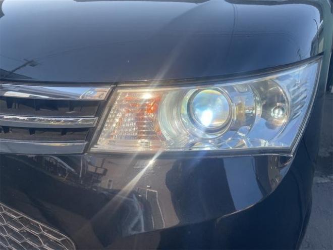 ルークスハイウェイスター　４ＷＤ　両側スライド・片側電動　ＴＶ　オートライト　ＨＩＤ　スマートキー　シートヒーター　ベンチシート　ＣＶＴ　盗難防止システム　ＡＢＳ　アルミホイール　衝突安全ボ 4WD 660 5Dr