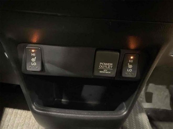 N-BOXカスタム Ｇ・Ｌパッケージ　４ＷＤ　バックカメラ　両側スライド・片側電動　ＴＶ　ＨＩＤ　スマートキー　アイドリングストップ　シートヒーター　ベンチシート　ＣＶＴ　盗難防止システム 4WD 660 5Dr