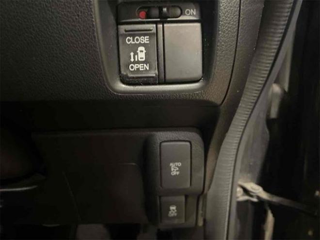 N-BOXカスタム Ｇ・Ｌパッケージ　４ＷＤ　バックカメラ　両側スライド・片側電動　ＴＶ　ＨＩＤ　スマートキー　アイドリングストップ　シートヒーター　ベンチシート　ＣＶＴ　盗難防止システム 4WD 660 5Dr
