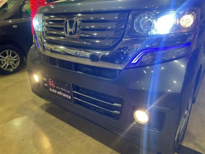 N-BOXカスタム Ｇ・Ｌパッケージ　４ＷＤ　バックカメラ　両側スライド・片側電動　ＴＶ　ＨＩＤ　スマートキー　アイドリングストップ　シートヒーター　ベンチシート　ＣＶＴ　盗難防止システム 4WD 660 5Dr