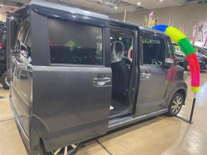 N-BOXカスタム Ｇ・Ｌパッケージ　４ＷＤ　バックカメラ　両側スライド・片側電動　ＴＶ　ＨＩＤ　スマートキー　アイドリングストップ　シートヒーター　ベンチシート　ＣＶＴ　盗難防止システム 4WD 660 5Dr