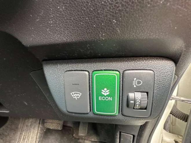 フィット1.3 G スマートセレクション 4WD　HONDAスマートキーシステム　ナビ　社外アルミホイール冬　社外アルミホイール夏 1300