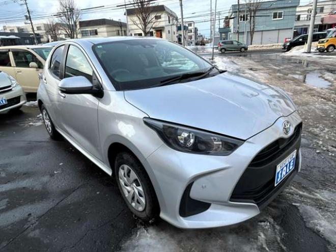 ヤリス1.5 X 4WD　衝突安全ボディー　オートライト　ナビバックモニター　ETC　衝突軽減ブレーキシステム　　レーンアシスト 1500